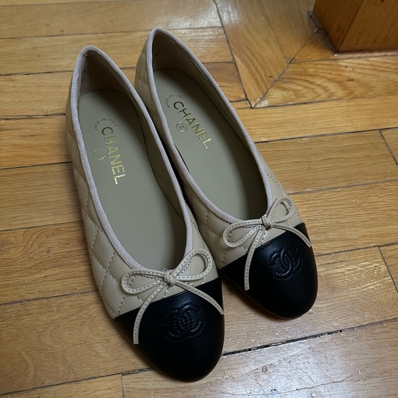 Aged Calfskin Quilted Chanel Cap Toe Ballerina Flats Beige & Black - Picture 2 of 5